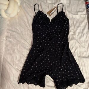 NWT Skims Fits everybody lace triangle onsie